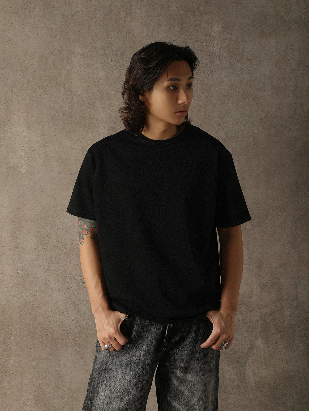 Three-Color Regular Loose-Fit Crew Neck T-shirt-Black
