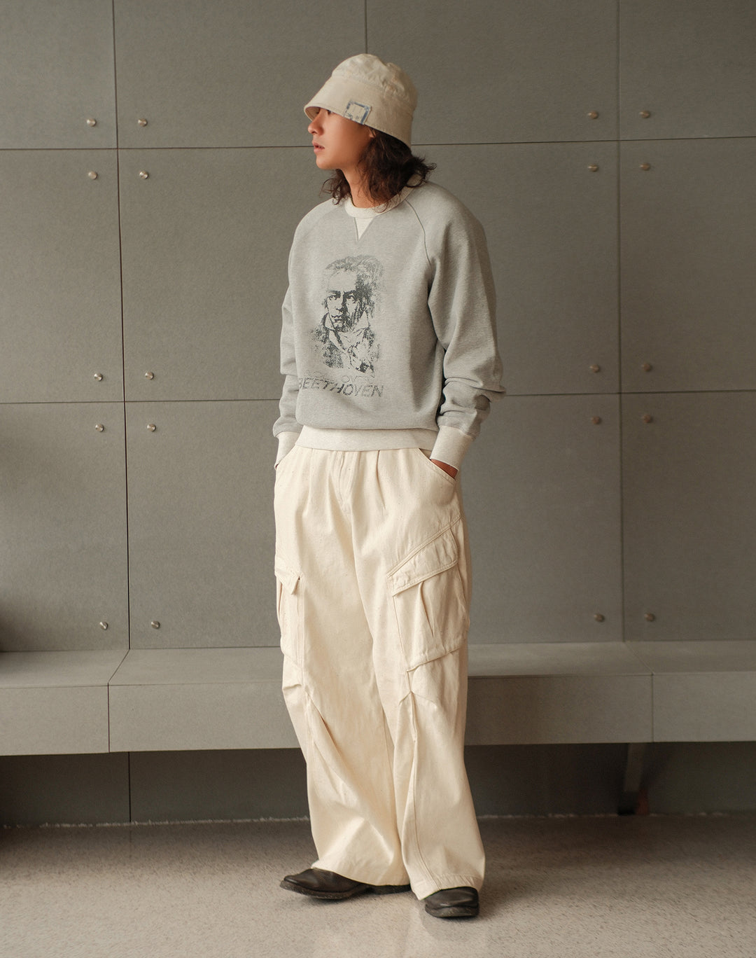 Colored-Yarn White Denim Cargo jeans