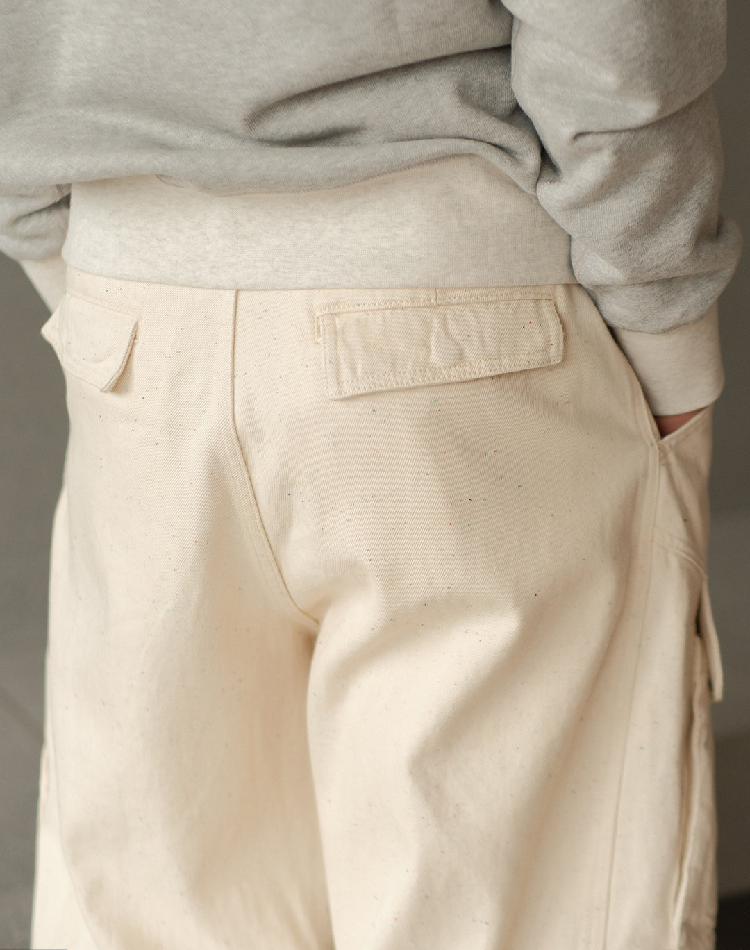 Colored-Yarn White Denim Cargo jeans